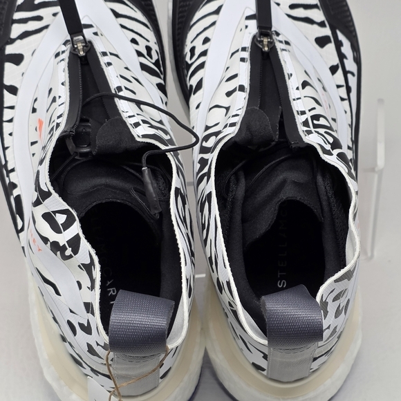 Athletic_Shoes